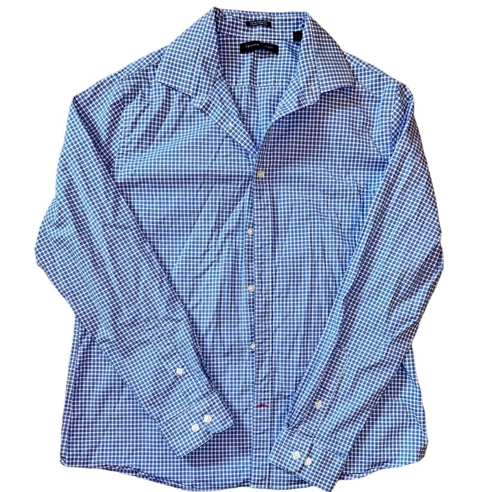 Tommy Hilfiger slim fit, no tuck size large button up. EUC. Blue and white